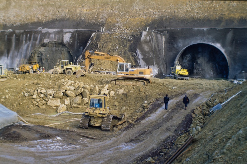 ca. 1995 Beide Tunnelröhren